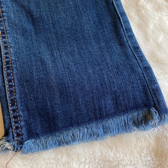 PLUS Size 18 ALMOST FAMOUS Mid Rise Roll Cuff Ripped Jeans - Picture 5 of 10